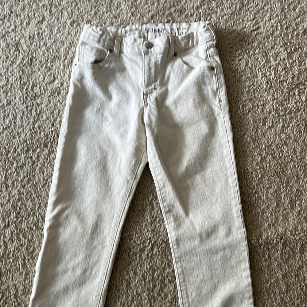 Gymboree off white jeans, never worn,skinny, adjustable waist. Non smoking home.